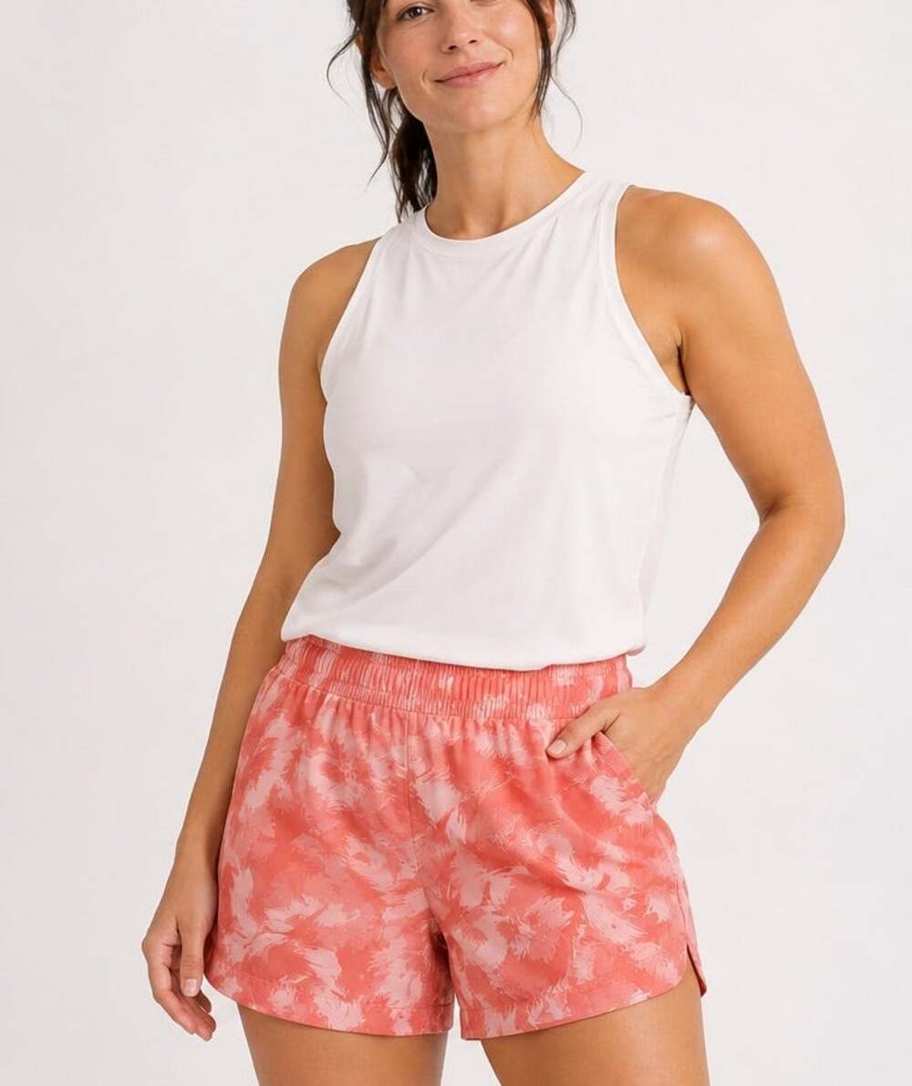 Columbia Women’s Walnut River Printed Shorts M Coral Pink 5” Hiking NWT